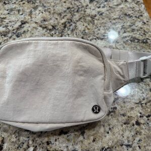 Lululemon Everywhere Belt Bag Large 2L White Opal